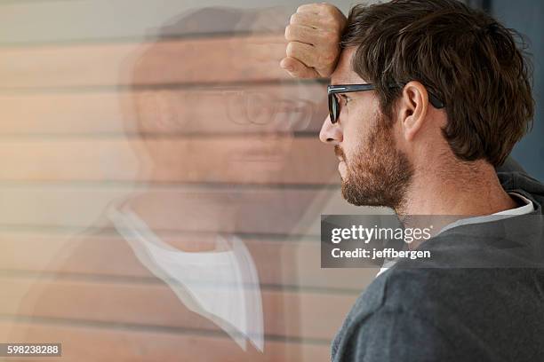 ¿qué podrías lograr si no temías nada? - emoción fotografías e imágenes de stock