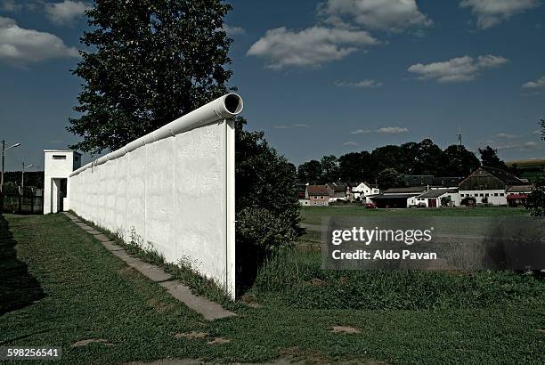 germany, former iron curtain - iron curtain foto e immagini stock