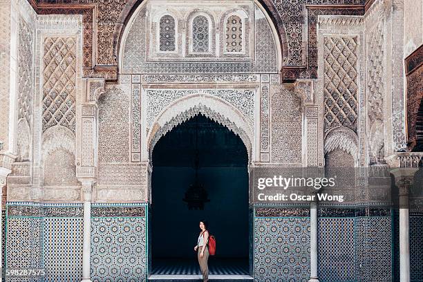 woman tourist visiting old temple in marrakech - marruecos stock pictures, royalty-free photos & images