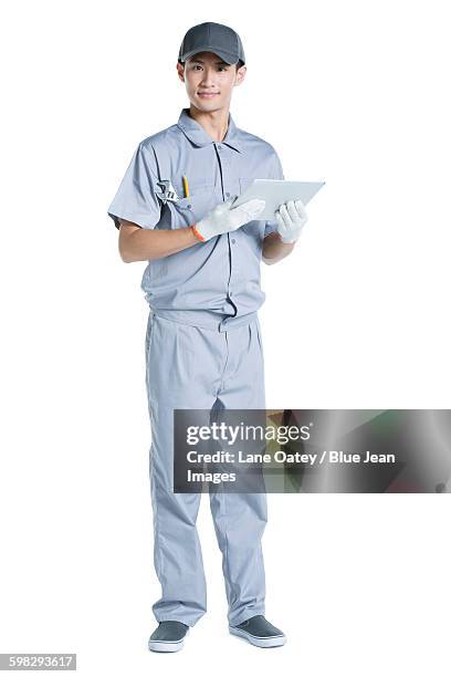 repairman holding a digital tablet - 作業員 ストックフォトと画像
