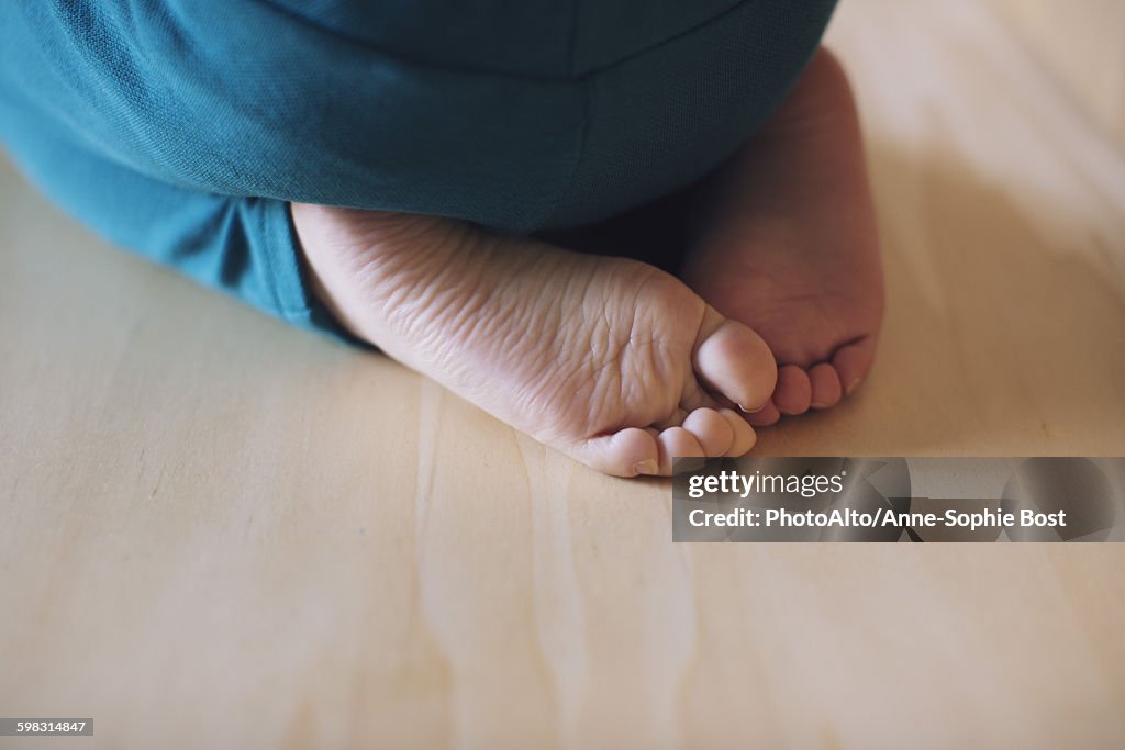 Childs bare feet