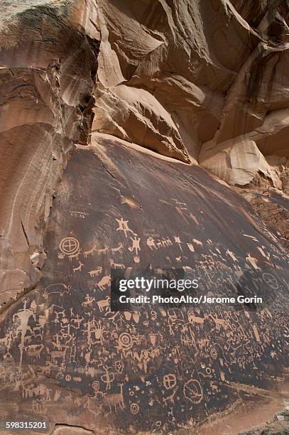 Paper Roc Utah 59 Newspaper Rock State Historic Park Stock Photos, High-Res Pictures ...