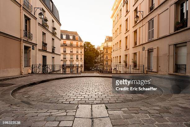 in the street of paris - ile de la cite stock pictures, royalty-free photos & images