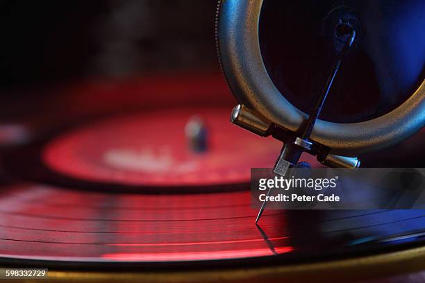 record player needle, vinyl - vintage record player no people stock-fotos und bilder