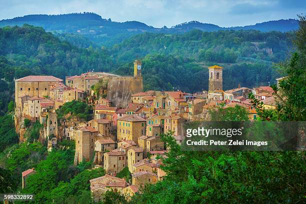the hilltop town of sorano in the province of grosseto, southern tuscany (italy). - grosseto province bildbanksfoton och bilder