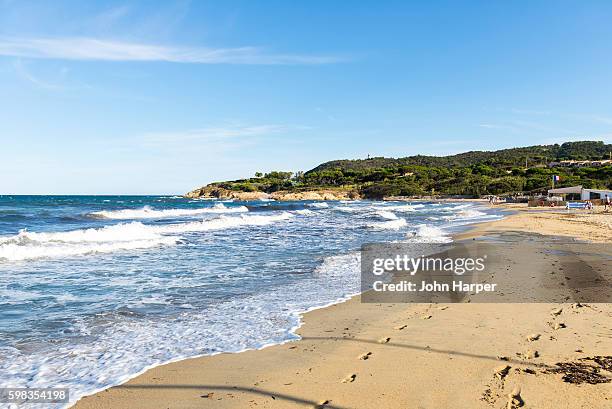 beach in st. tropez, france - saint tropez beach stock pictures, royalty-free photos & images