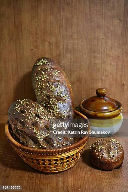 loaves of homemade rye bread - roggebrood stockfoto's en -beelden