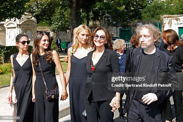 Daughters of Nathalie ; Tatiana Burstein, Salome Burstein, Lola Burstein, daughter of Sonia, Nathalie Rykiel and her brother, son of Sonia,...