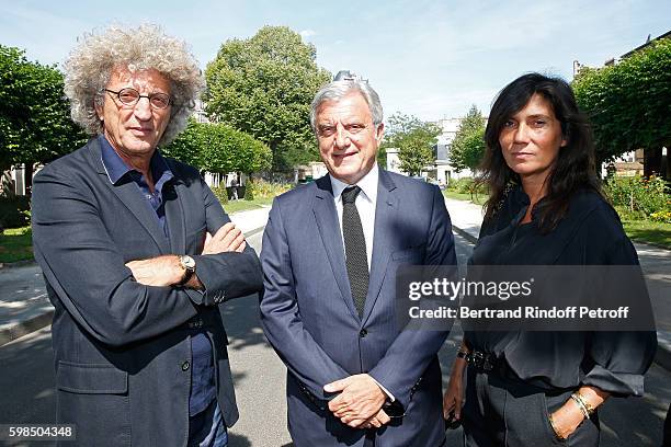 Director Elie Chouraqui, CEO of Dior Sidney Toledano and journalist Emmanuelle Alt attend the Designer Sonia Rykiel's Funerals at Cimetiere du...