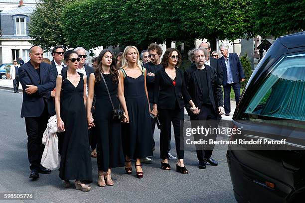 Daughters of Nathalie ; Tatiana Burstein, Salome Burstein, Lola Burstein, daughter of Sonia, Nathalie Rykiel and her brother, son of Sonia,...
