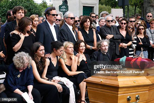 Sister of Sonia, daughters of Nathalie ; Salome Burstein, Tatiana Burstein, Lola Burstein, their father Simon Burstein, daughter of Sonia, Nathalie...