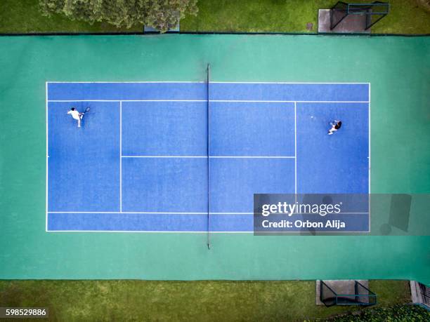 aerial view of tennis court - hardcourt stockfoto's en -beelden
