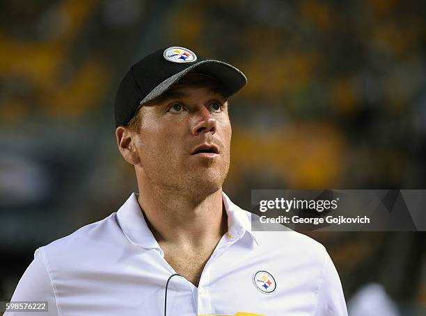 Alan Faneca, former offensive lineman for the Pittsburgh Steelers looks on from the sideline during a National Football League preseason game against...