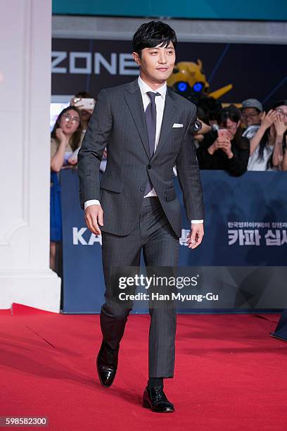 South Korean actor Jin Goo attends the red carpet for "Korean Academy Of Film Arts" 10th Anniversary at the Lotte Cinema on September 1, 2016 in...