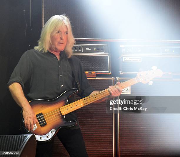 59 Bassist Cliff Williams Photos & High Res Pictures - Getty Images