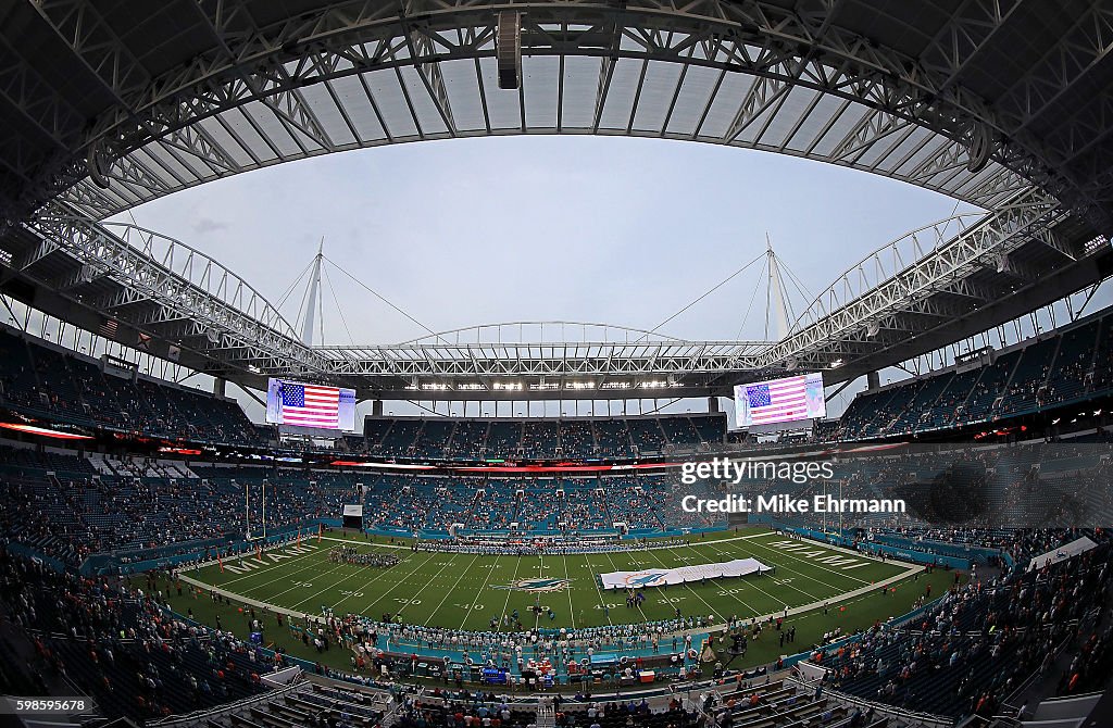 Tennessee Titans v Miami Dolphins