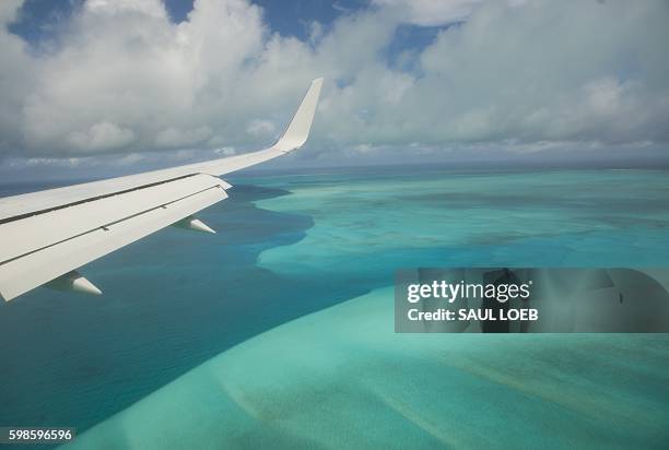 The view out the window of Air Force One, with US President Barack Obama aboard, as he arrives to tour Midway Atoll in the Papahanaumokuakea Marine...