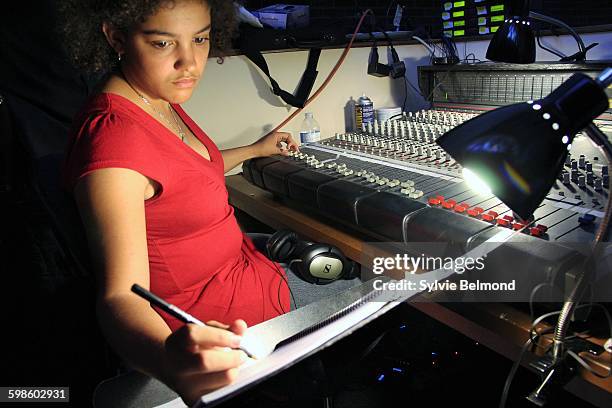 sound tech music engineer - backstage crew stock pictures, royalty-free photos & images