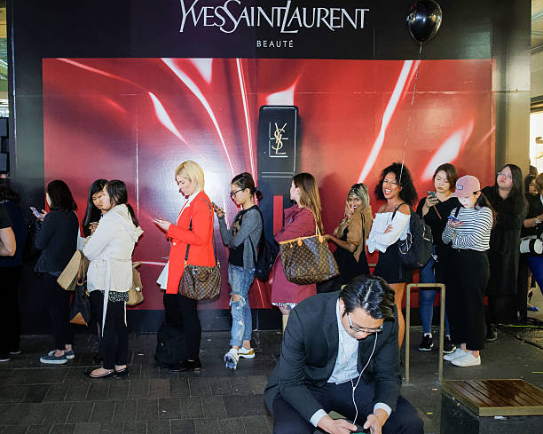 Queue Pop Store 329 Retail Pop Up Store Display Stock Photos, High-Res Pictures, and ...