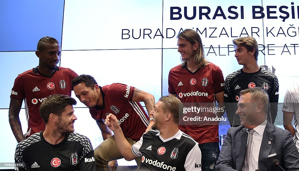 Besiktas holds signing ceremony for new transfers