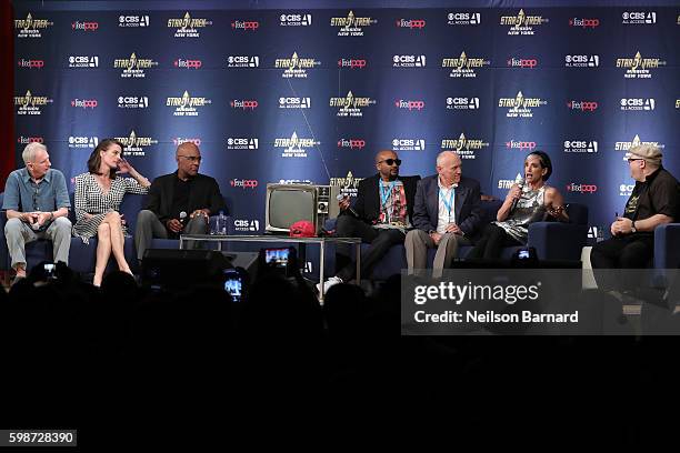 Rene Auberjonois, Terry Farrell, Michael Dorn, Cirroc Lofton, Armin Shimerman and Nana Visitor speak on stage at "The Star Trek: Deep Space Nine:...