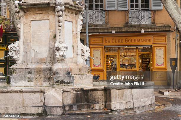 aix en provence, fountain and store facade - aix en provence stock pictures, royalty-free photos & images