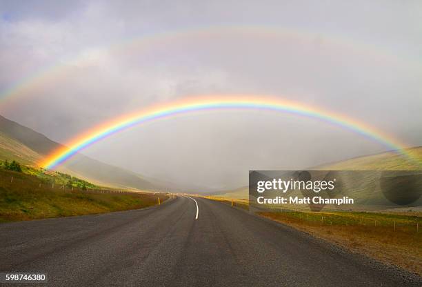 beautiful icelandic rainbow - arco iris doble fotografías e imágenes de stock