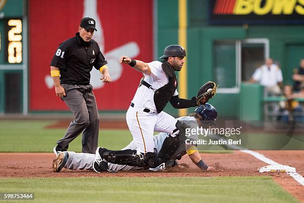 Kirk Nieuwenhuis of the Milwaukee Brewers is picked off by Francisco Cervelli of the Pittsburgh Pirates after being caught in a rundown as he...