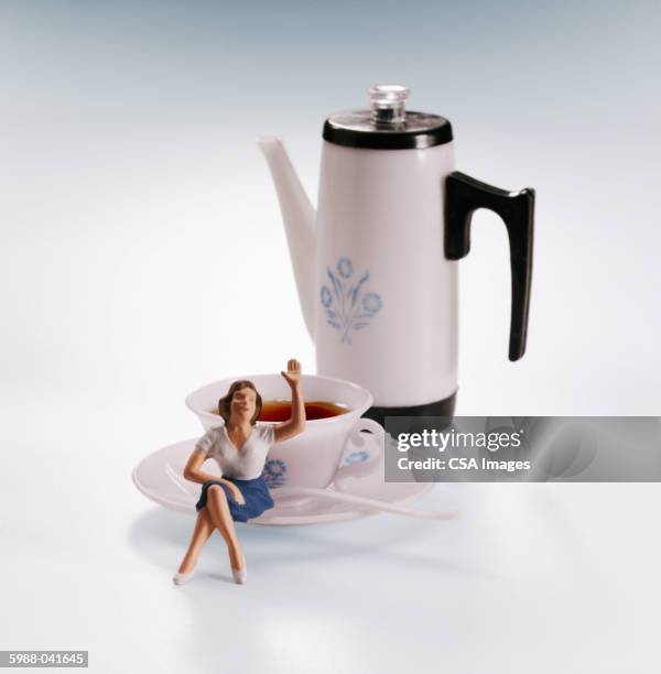 figurine and coffee play set - beeldje stockfoto's en -beelden