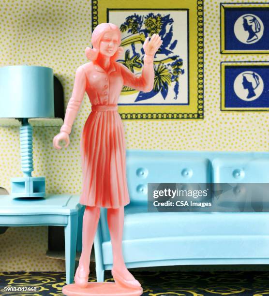 plastic woman in doll house - beeldje stockfoto's en -beelden