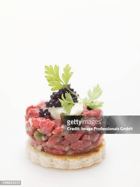 tuna canap?? with caviar - canap�� fotografías e imágenes de stock