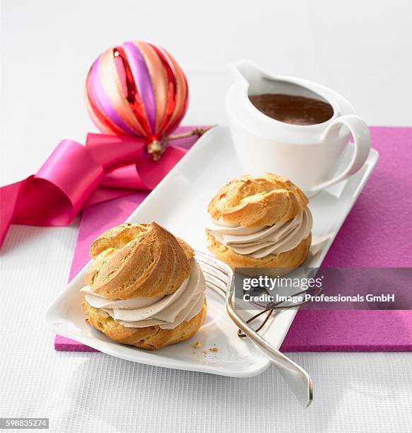 cream puffs with chocolate cream - profiterole stock pictures, royalty-free photos & images