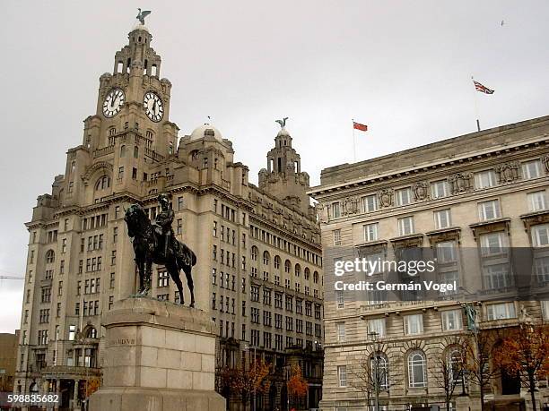 liverpool world heritage maritime mercantile city - statue of philip iii stockfoto's en -beelden