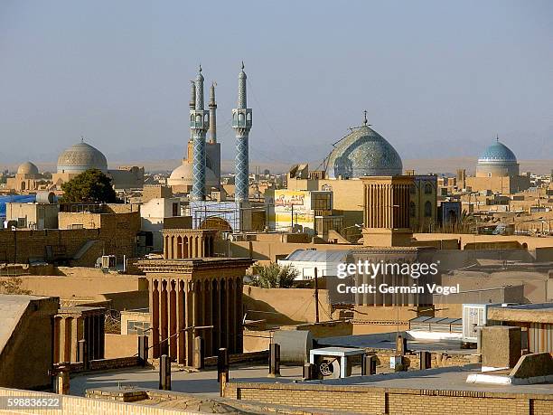 silk road muslim city skyline - yazd, iran - yazd stockfoto's en -beelden