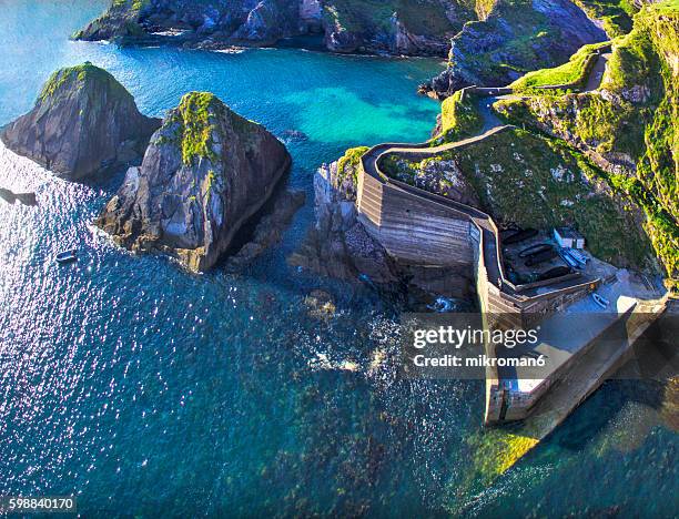 dunquin pier, slea head dingle peninsula, county kerry - verwaltungsbezirk county kerry stock-fotos und bilder