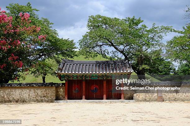 Korean Pyramids Gyeongju World Photos and Premium High Res Pictures - Getty Images