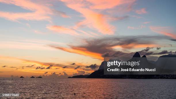 arpoador beach , rio de janeiro - arpoador beach stock-fotos und bilder