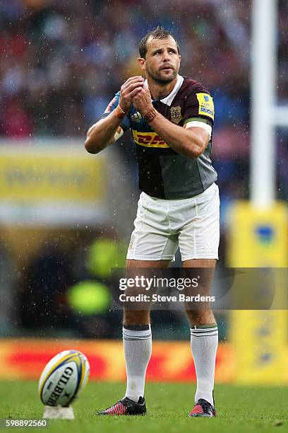 Nick Evans of Harlequins prepares to kick a conversion during the Aviva Premiership match between Harlequins and Bristol at Twickenham Stadium on...