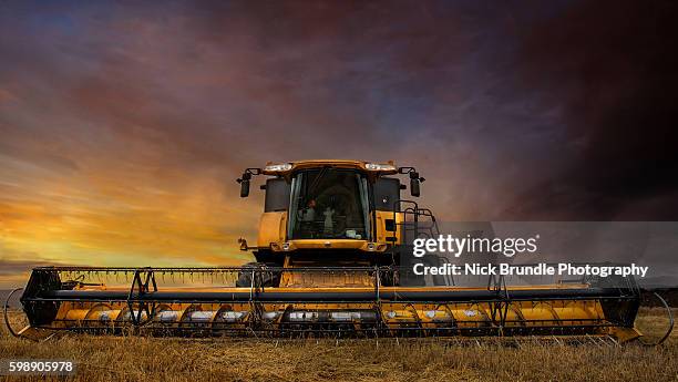 get to work - agricultural equipment stockfoto's en -beelden