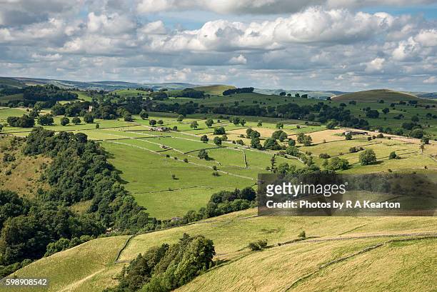the village of alstonefield, staffordshire, england - dovedale stockfoto's en -beelden