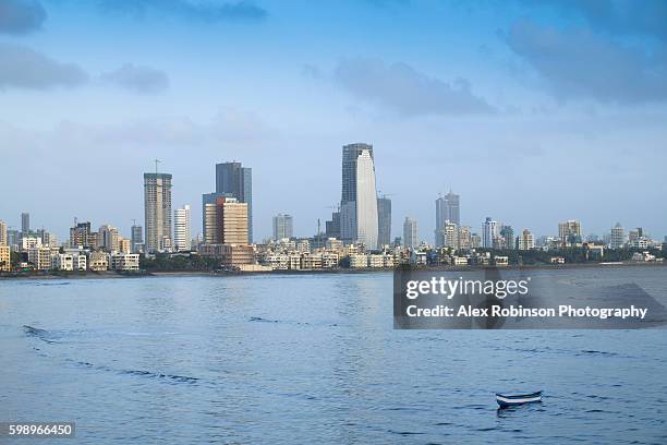 mumbai - mumbai skyline stock-fotos und bilder