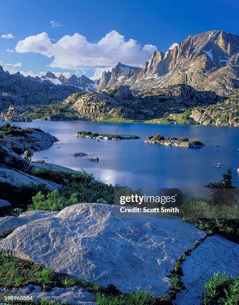 island lake. wind river range. wyoming. usa. - hemisferio del norte fotografías e imágenes de stock