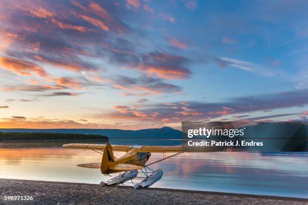 float plane on naknek lake - piper aircraft corporation aircraft stock pictures, royalty-free photos & images