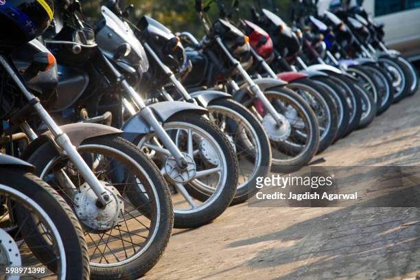 bike motorcycles parking, bombay, mumbai, maharashtra, india - henry ford founder of ford motor company stockfoto's en -beelden