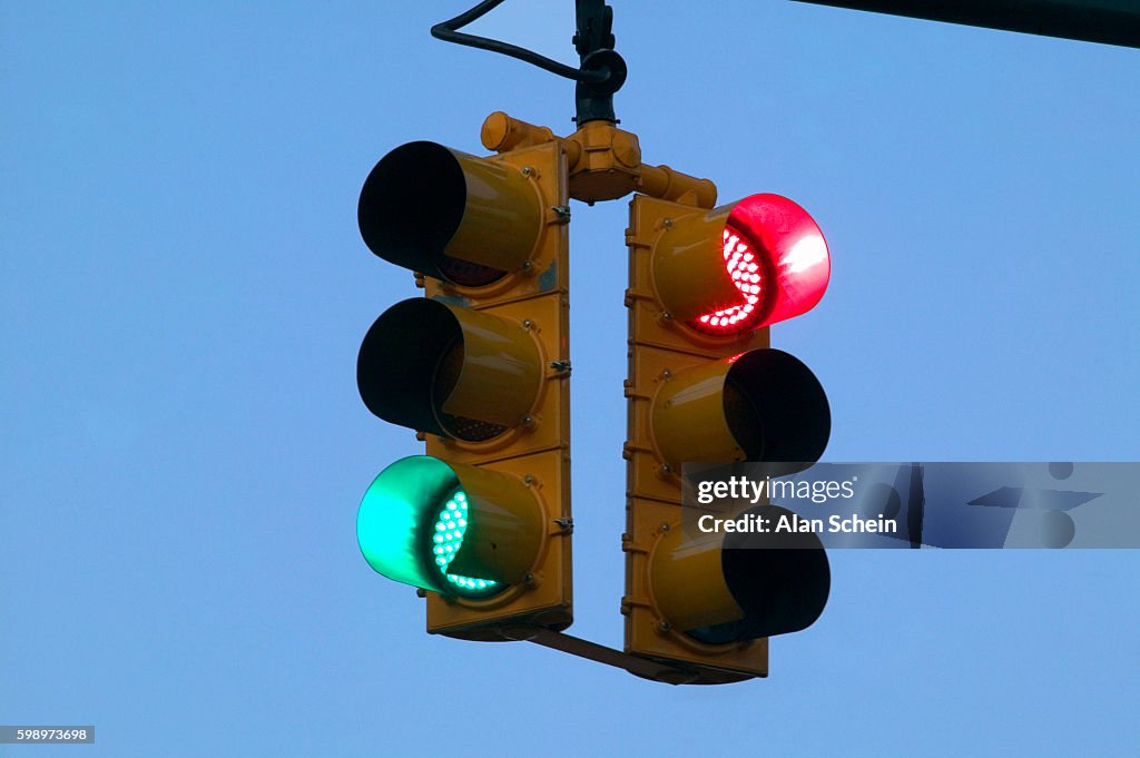 Green and red traffic light