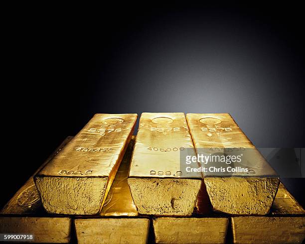 gold bars - bullion stockfoto's en -beelden