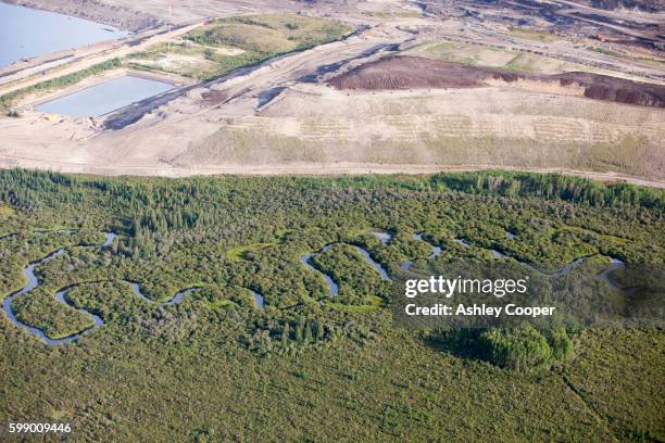 canadian tar sands. - wasserverschmutzung stock-fotos und bilder