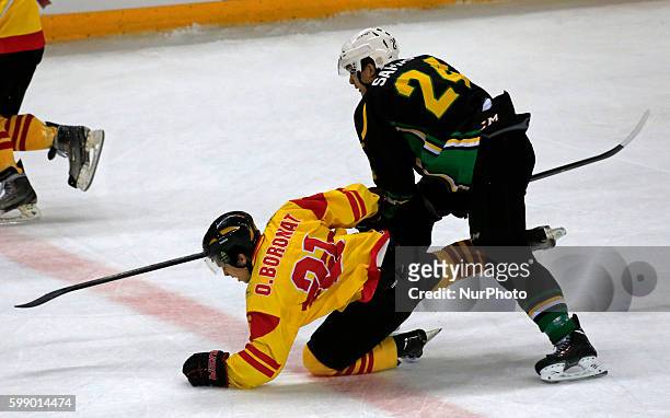 Oriol Boronat and Uthman Samaai in the match between Spain and South Africa, corresponding to the fourth day of Group B of the World Ice Hockey match...