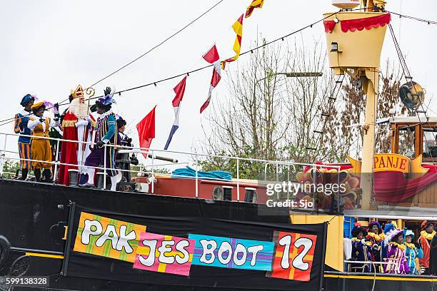 sinterklaas arriving in the netherlands - zwarte piet stock pictures, royalty-free photos & images