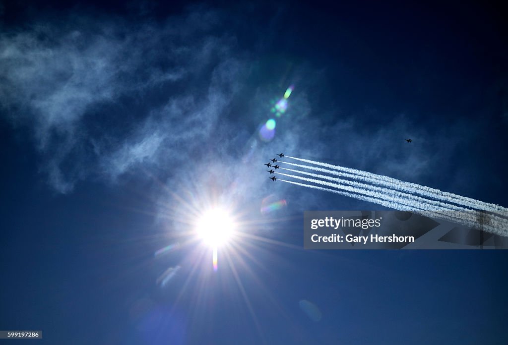 F-16 Fighting Falcons of the US Air Force Thunderbirds fly over Lower Manhattan in New York